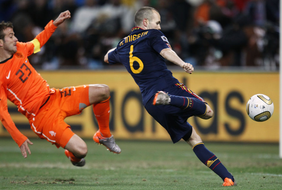 Espanha e Holanda revivem final de 2010 na abertura do grupo B