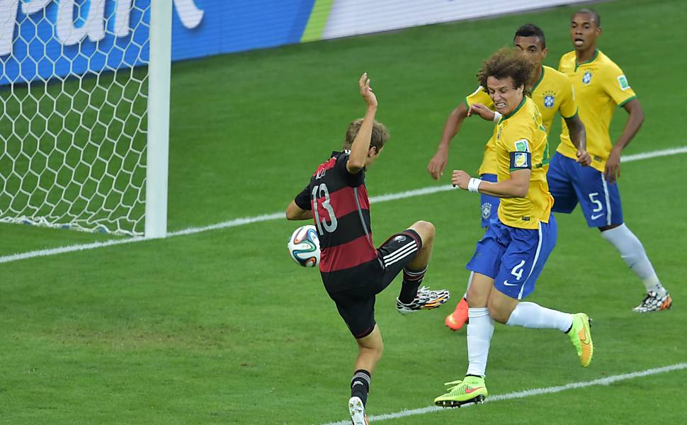 Brasil empolga e vence a Alemanha por 2 a 1 em último jogo antes